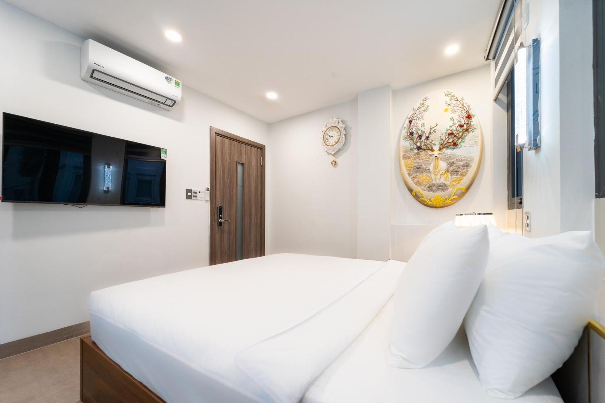 Golden Lunar Hotel