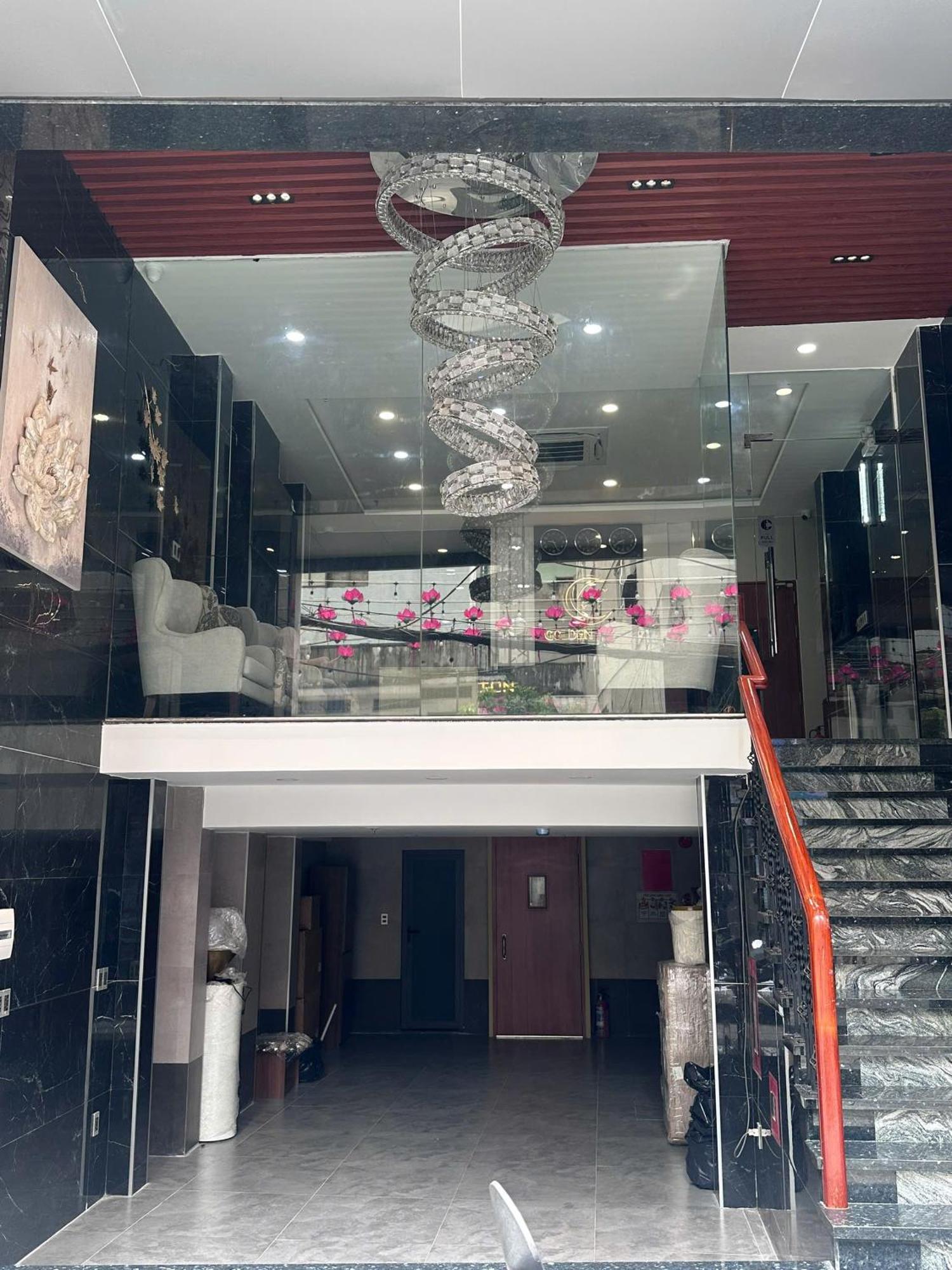 Golden Lunar Hotel 2*