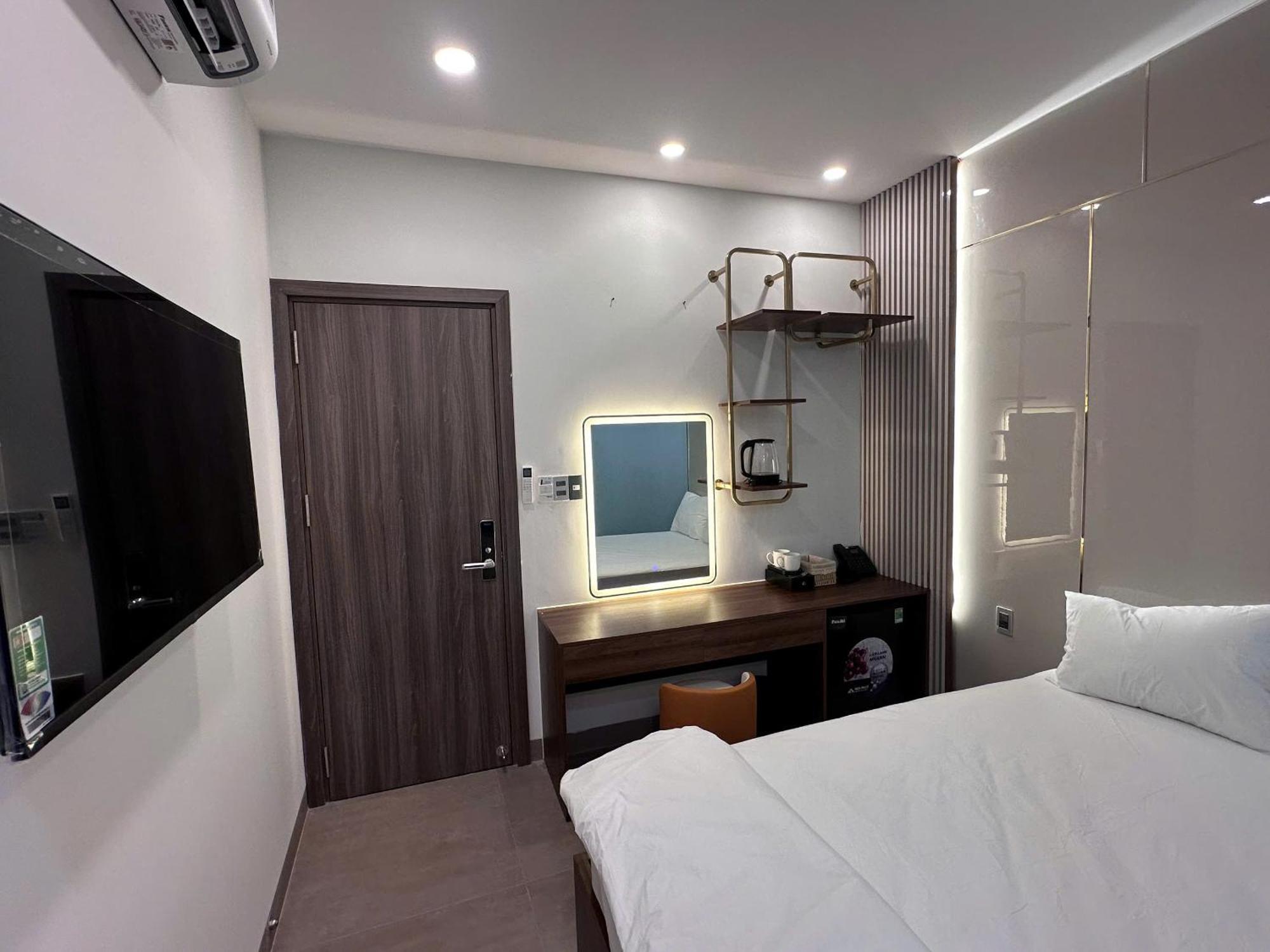 Hotel Golden Lunar