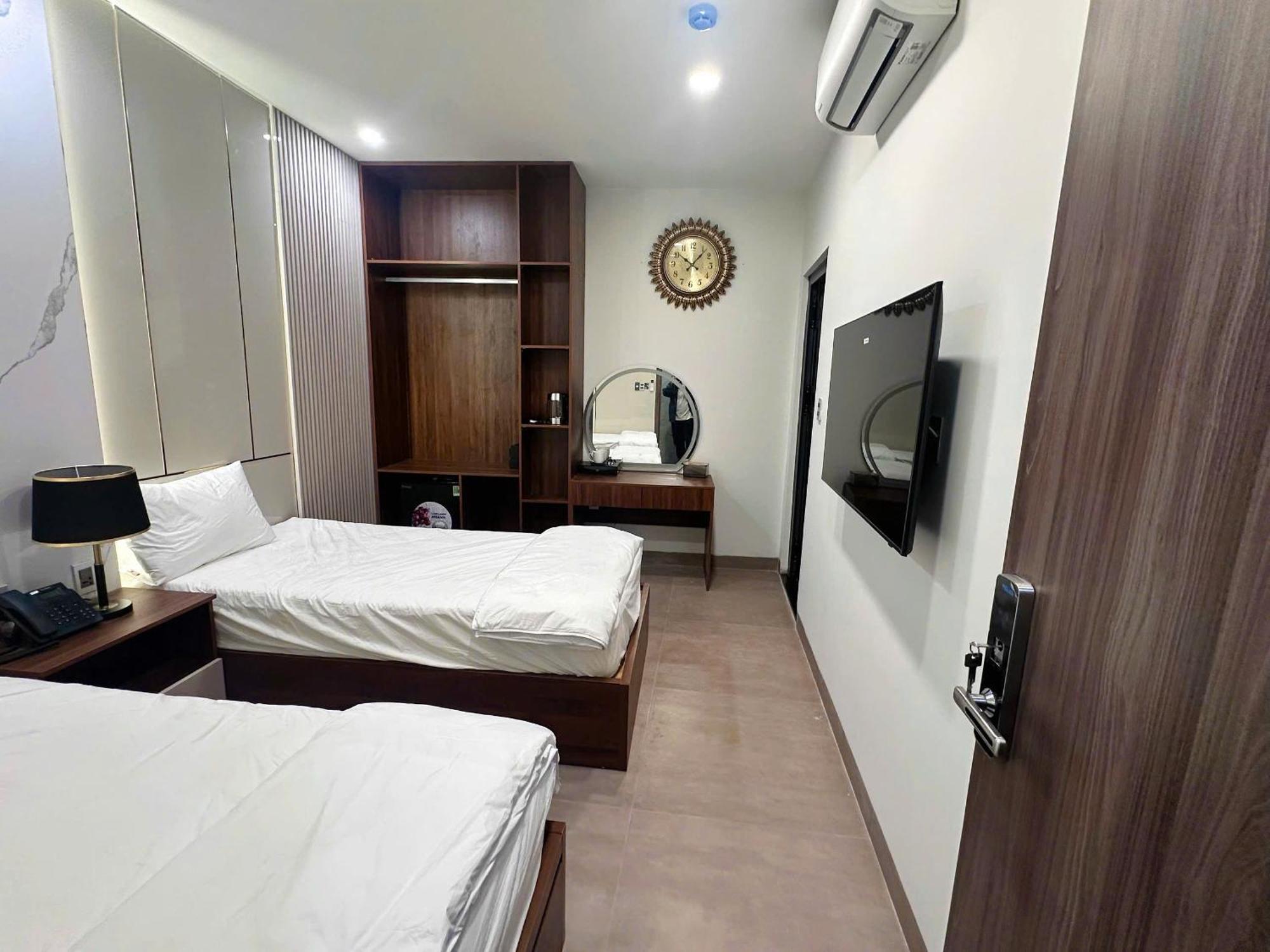 Hotel Golden Lunar