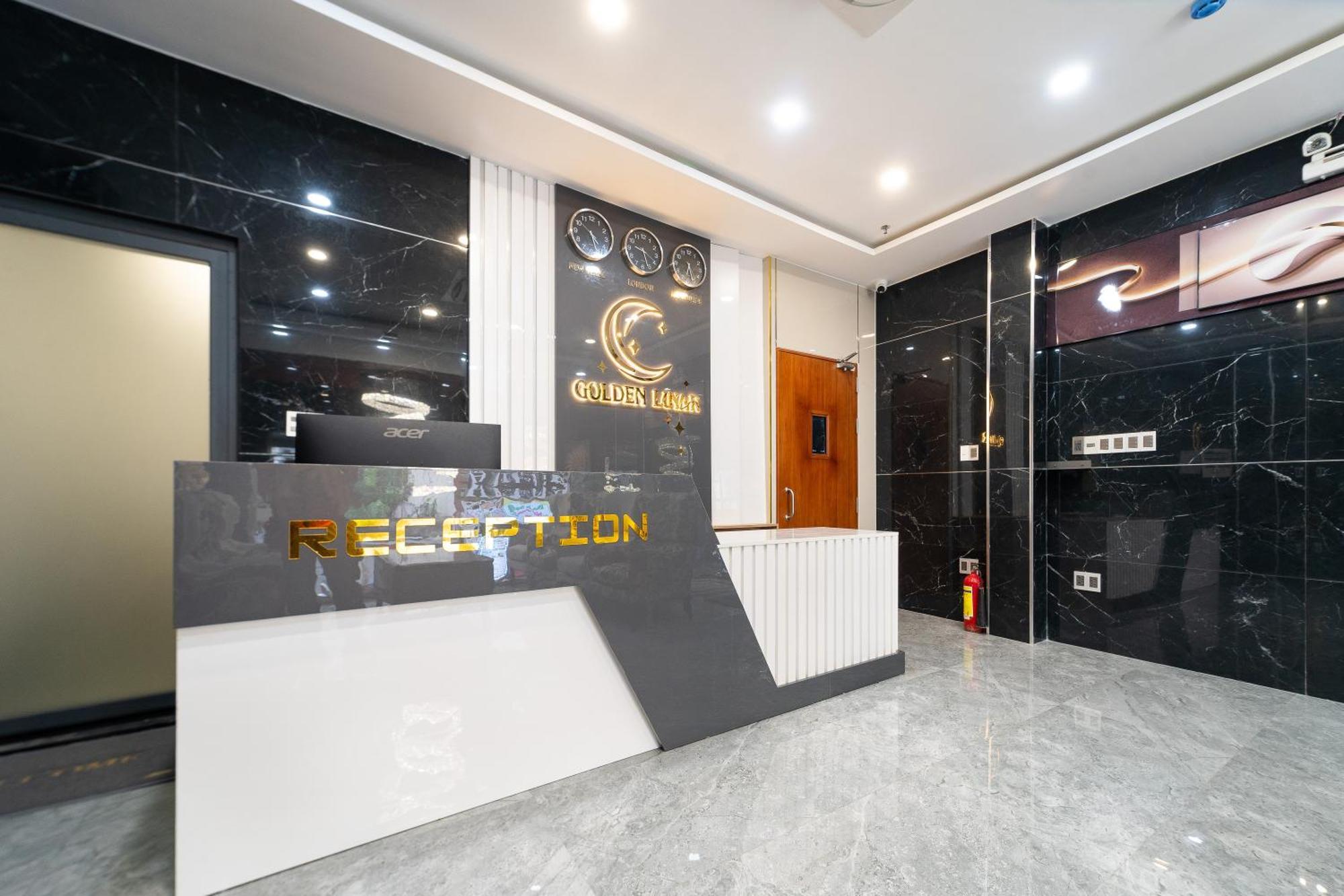 Golden Lunar Hotel 2*
