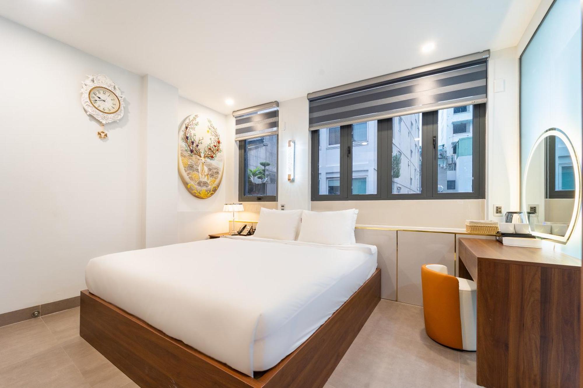 Golden Lunar Hotel 2*