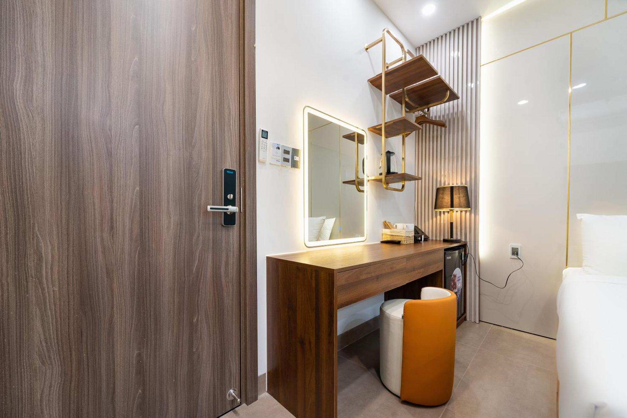 Golden Lunar Hotel 2*